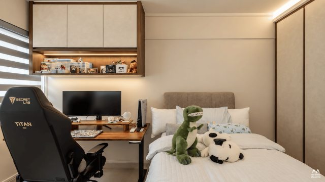 171 Ang Mo Kio 171 Ang Mo Kio HDB living room with a light sofa, neutral finishes and warm ambient lighting